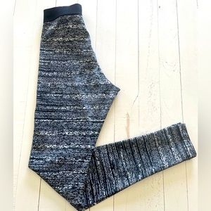 Nike Pro Dri Fit Leggings Black White Print Size XS Running Workout Yoga